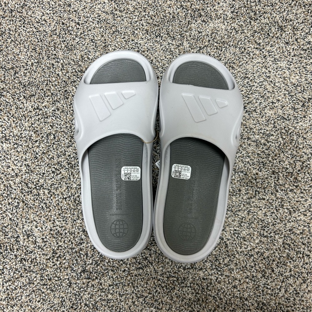 Adidas slides men’s size 8, women’s size 9. Brand new, never worn. Make offer.